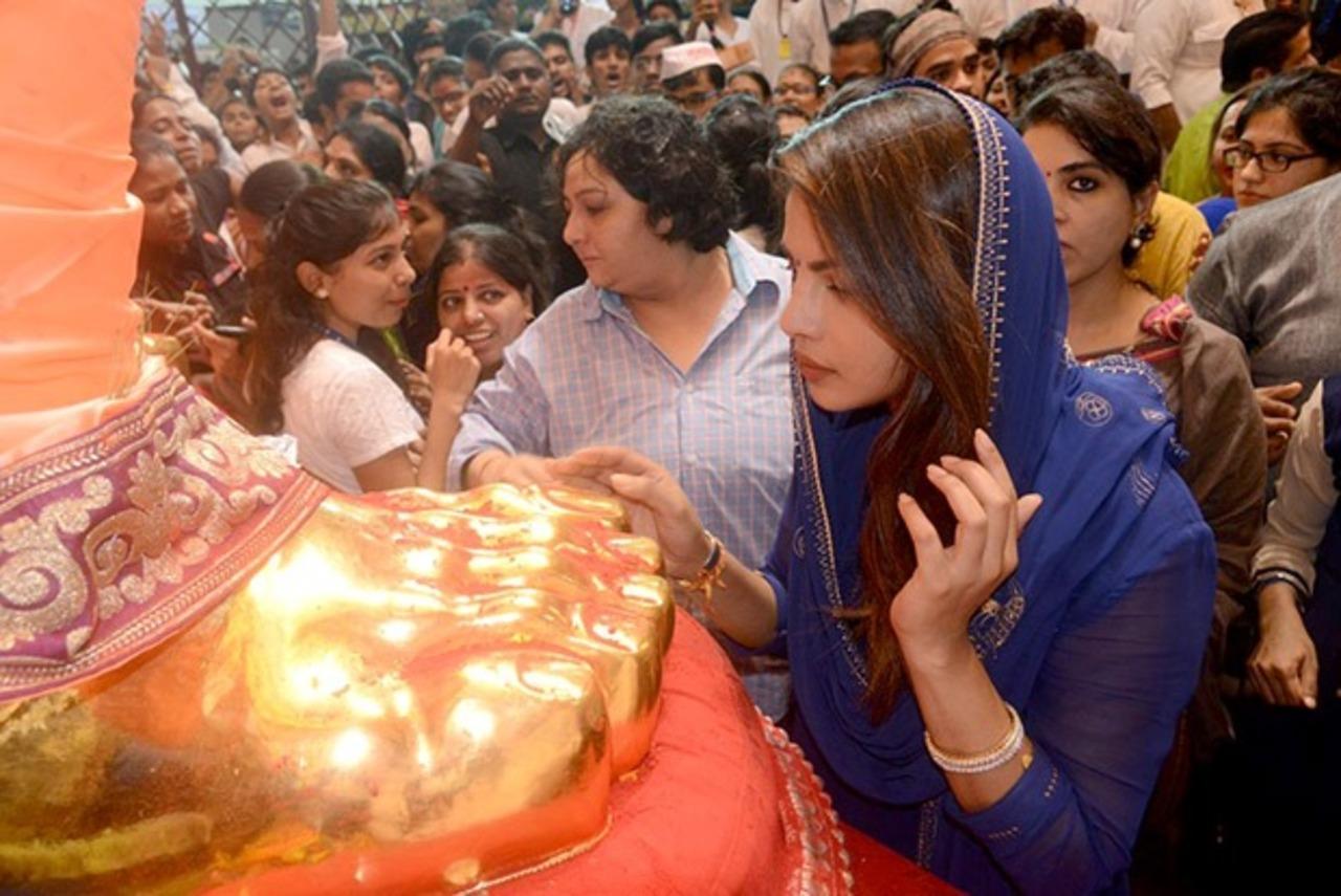 While Priyanka Chopra Jonas has now moved to the US, she was a visitor at Lalbaugcha Raja a few years ago